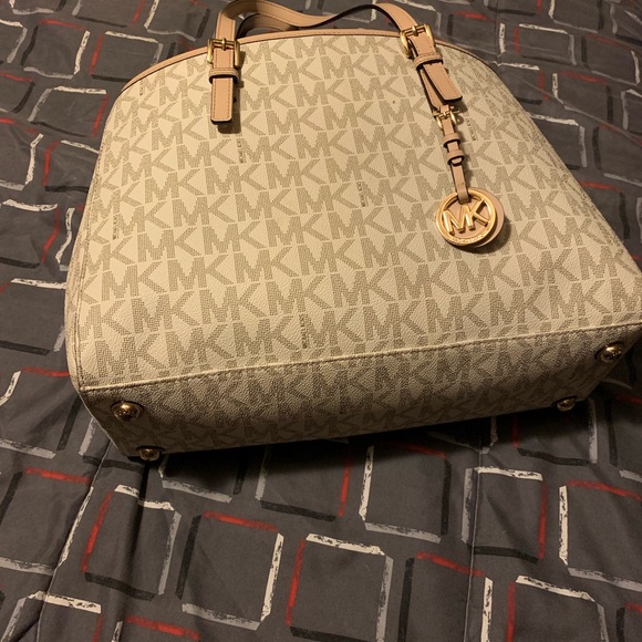 Purse - Picture 2 of 5